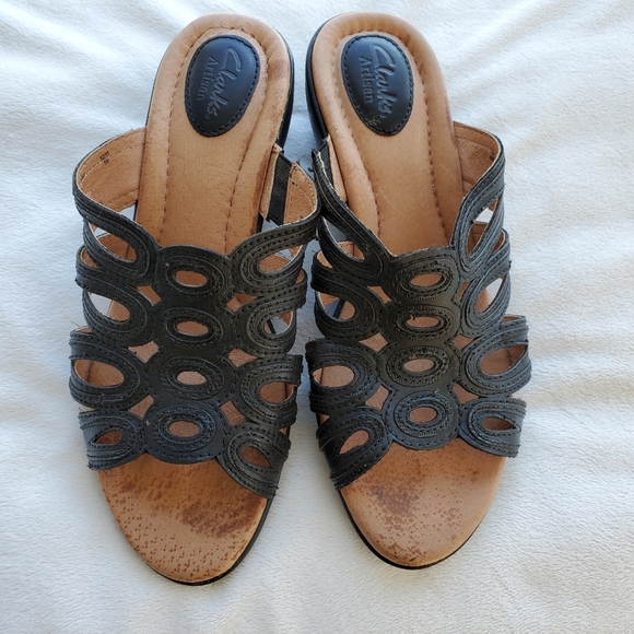 Clarks Shoes - Clarks Black 8.5W Leather Slide On Sandals EUC